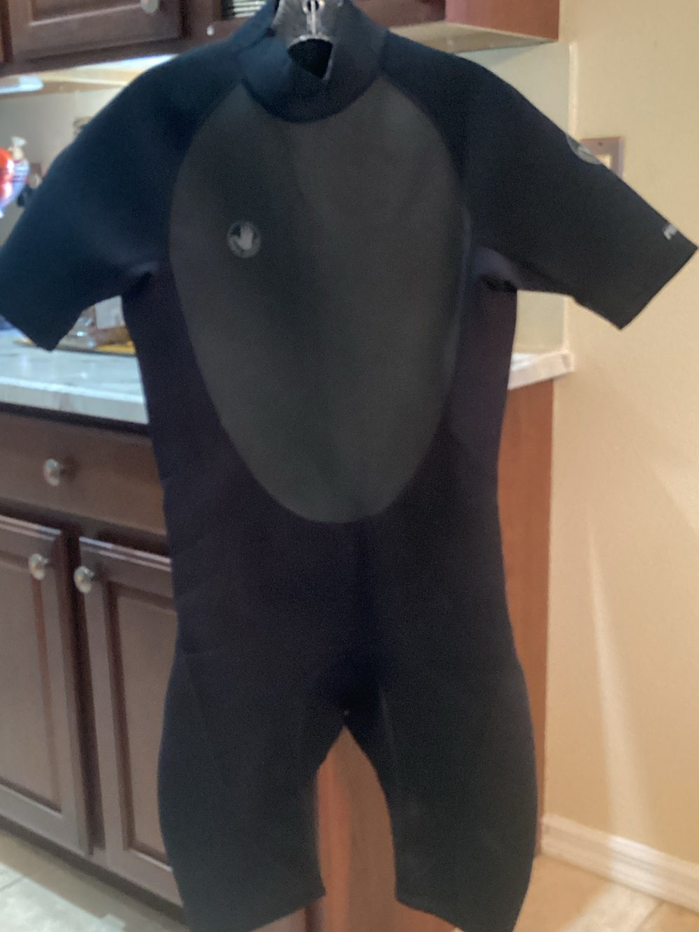 Body Glove Men's Short-Sleeve Black Swim Rash Guard / Wetsuit